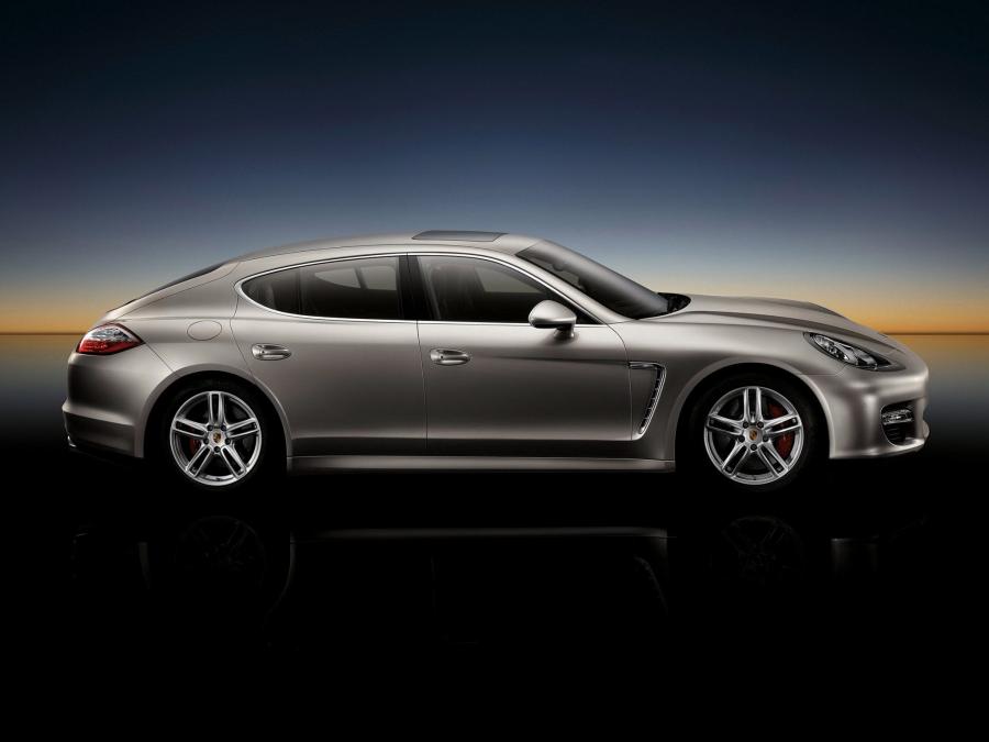  Porsche Panamera Turbo 2009 года  (фото 10 из 14)